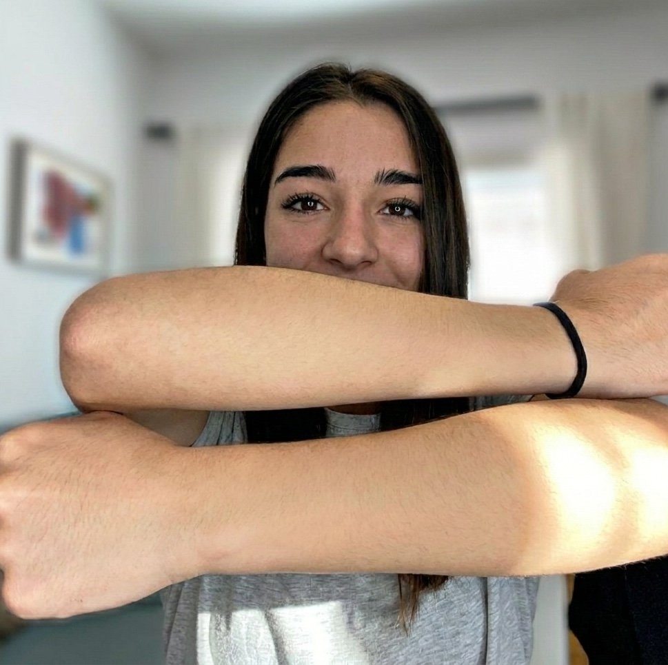 Antebrazo de Bri J. después — más suave y con menos vello